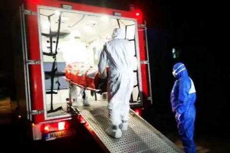 Tânăra de 26 de ani, care a infectat cel puțin 13 oameni cu coronavrus, în Hunedoara, a ajuns din nou în spital. Mama fetei face acuzații grave