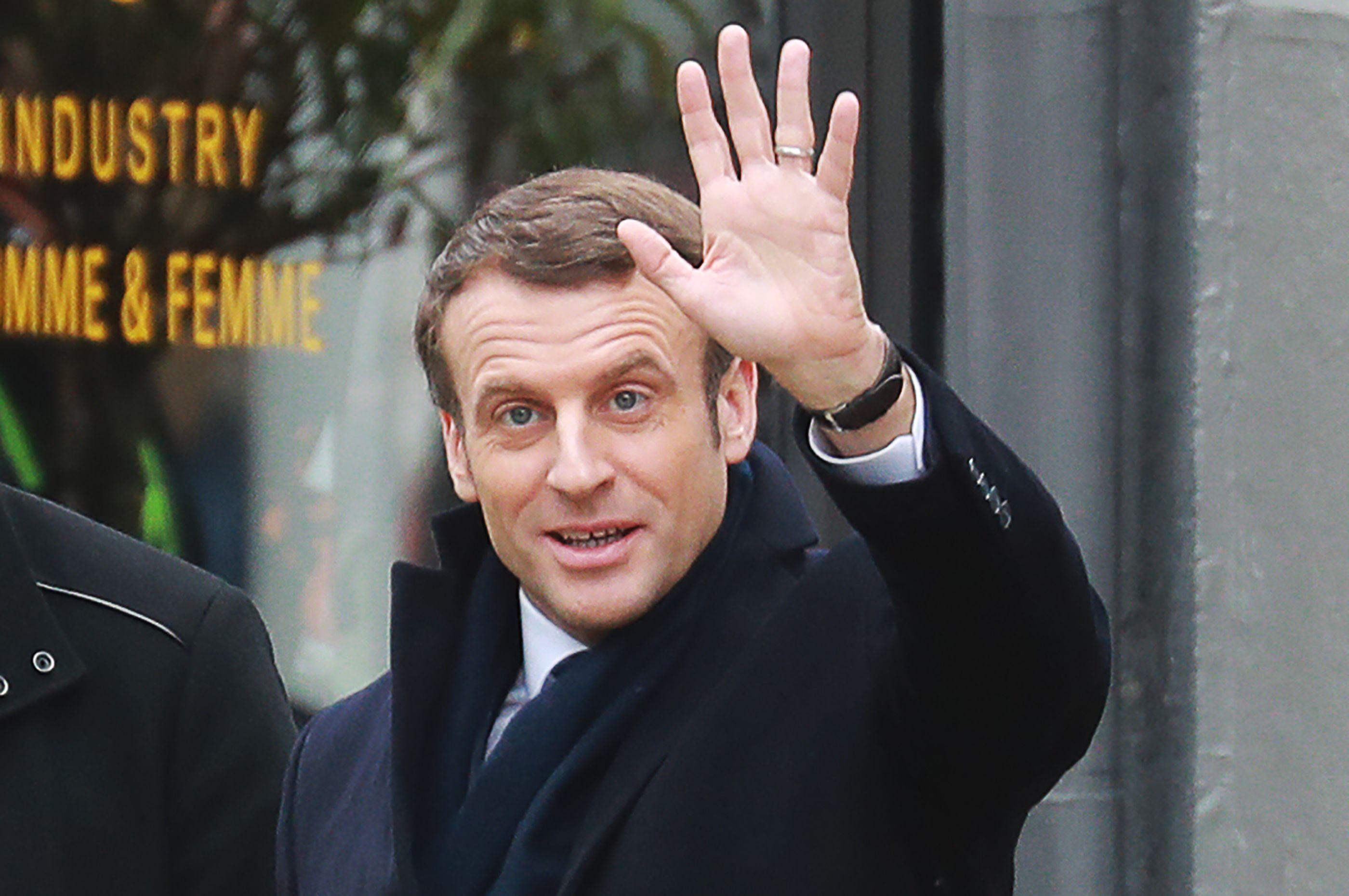 Restricții ca la carte &icirc;n Franța: carantină 15 zile, granițele UE &icirc;nchise și sprijin financiar firmelor. Macron nu va lăsa nicio &icirc;ntreprindere să familenteze: cu 300 de miliarde de euro va plăti toate salariile și cheltuielile