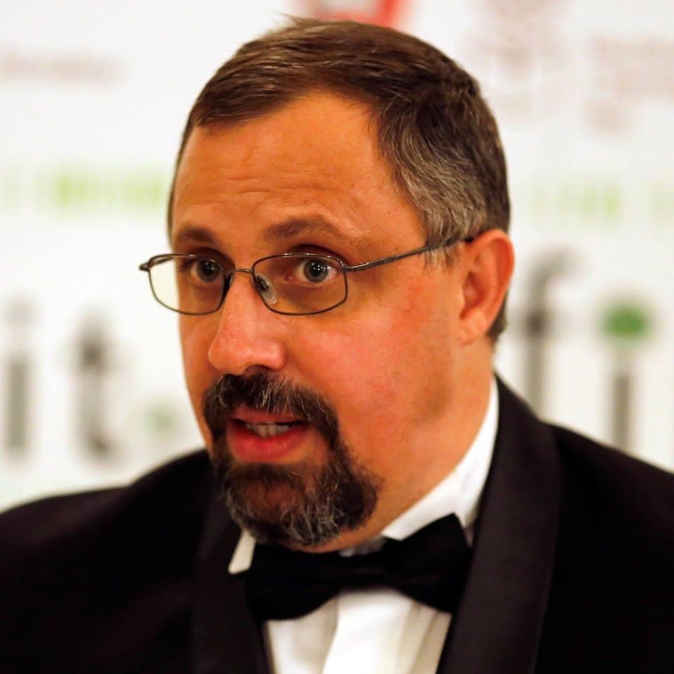 Scriitorul Dan Lungu: Solicit Uniunii Scriitorilor din Rom&acirc;nia să ofere suport membrilor Uniunii aflaţi &icirc;n situaţie de risc. Numărul persoanelor &icirc;n v&acirc;rstă, care suferă de diferite afecţiuni, este foarte mare printre membrii Uniunii