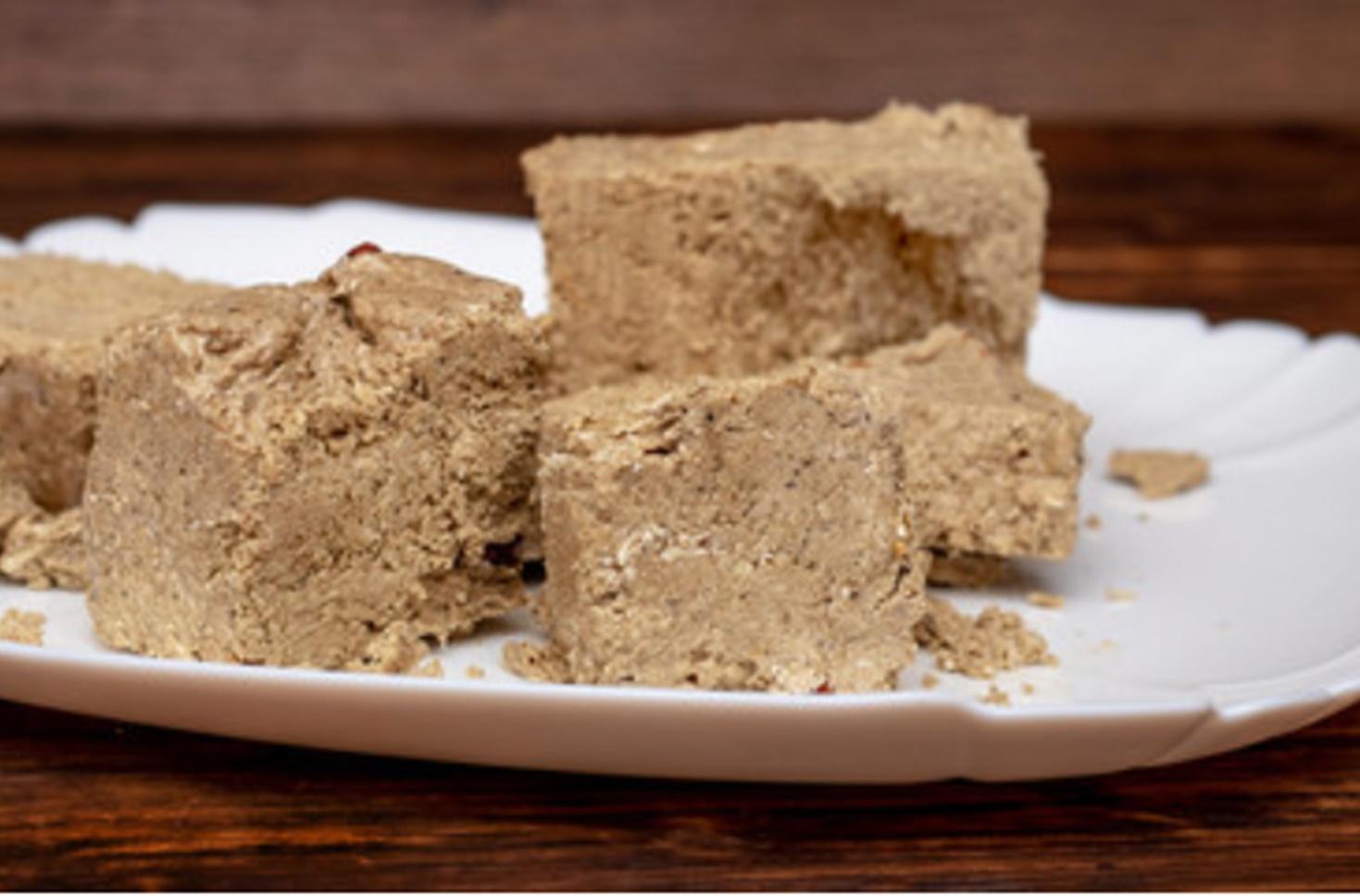 Cum putem prepara Halva de casă din doar trei ingrediente? Un desert delicios cu gust de copilărie.