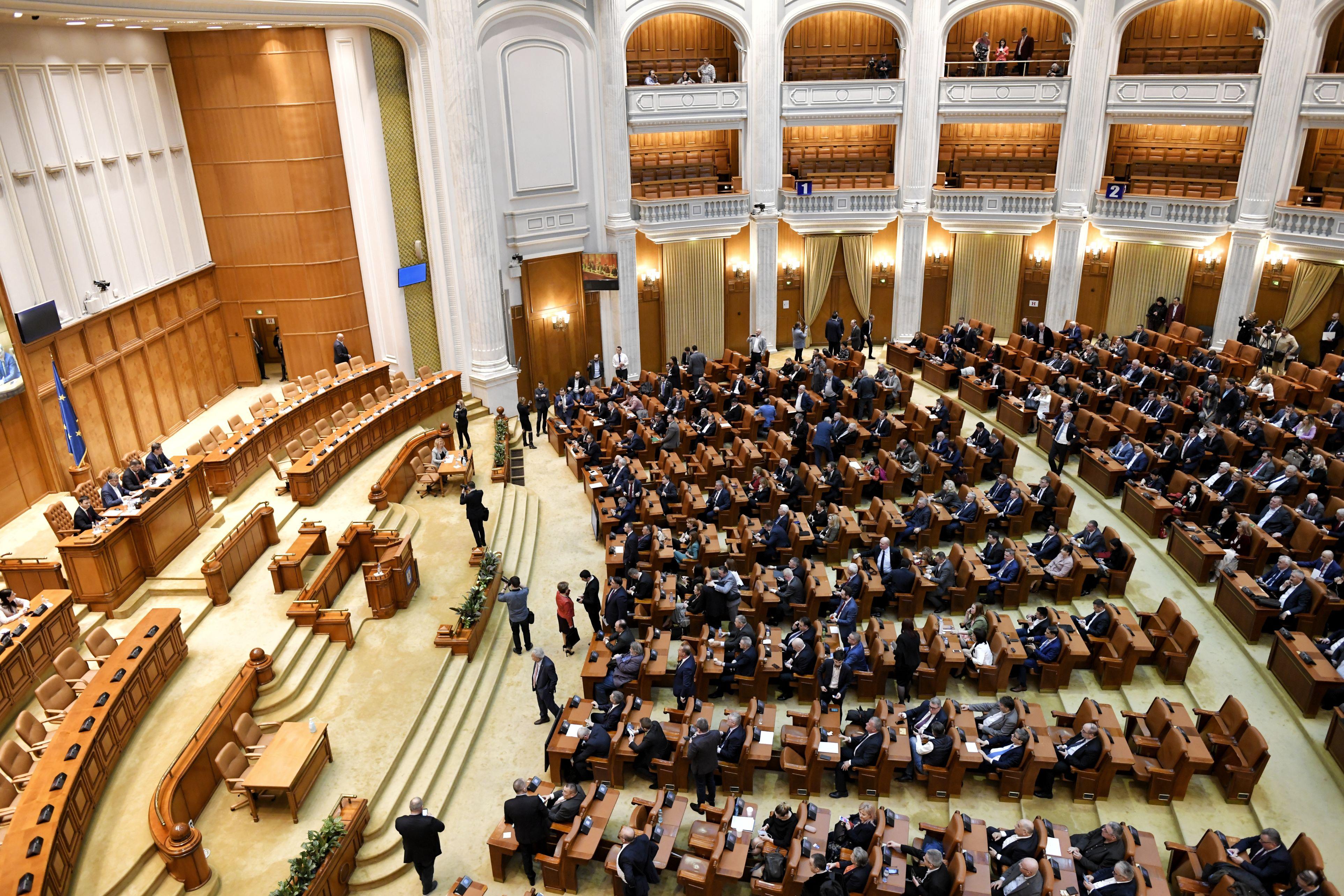 Decretul emis de preşedintele Klaus Iohannis, votat online! "Mâine scriem istorie la Parlament"