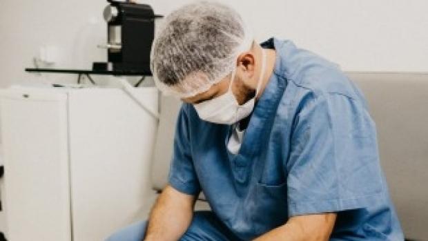 Noi mărturii ale medicilor rom&acirc;ni. &Icirc;n Spitalul din Buftea, tura ține 24 de ore: "Aveți și voi, dragi pacienți, răbdare cu noi!"