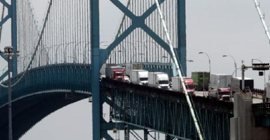 SUA &icirc;şi &icirc;nchid frontiera cu Canada traficului neesenţial, anunţă Trump