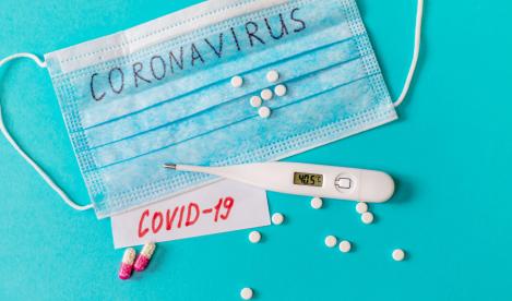Dacă ai coronavirus, faci pneumonie? Gargara cu apă sărătă ține departe COVID-19? Miturile ce ne-au „infectat”, demontate de specialiști