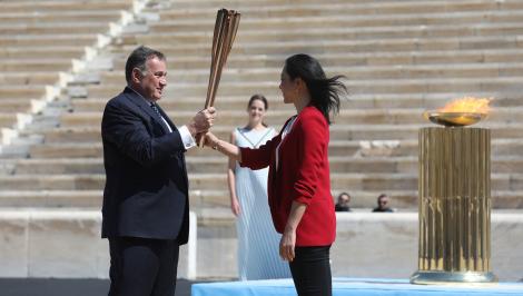Organizatorii JO de la Tokyo au primit torţa olimpică la Atena