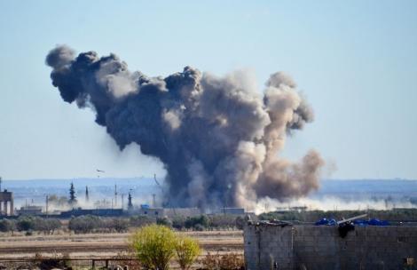 Turcia a doborât duminică două avioane de luptă siriene şi a atacat un aeroport militar, în regiunea Idlib