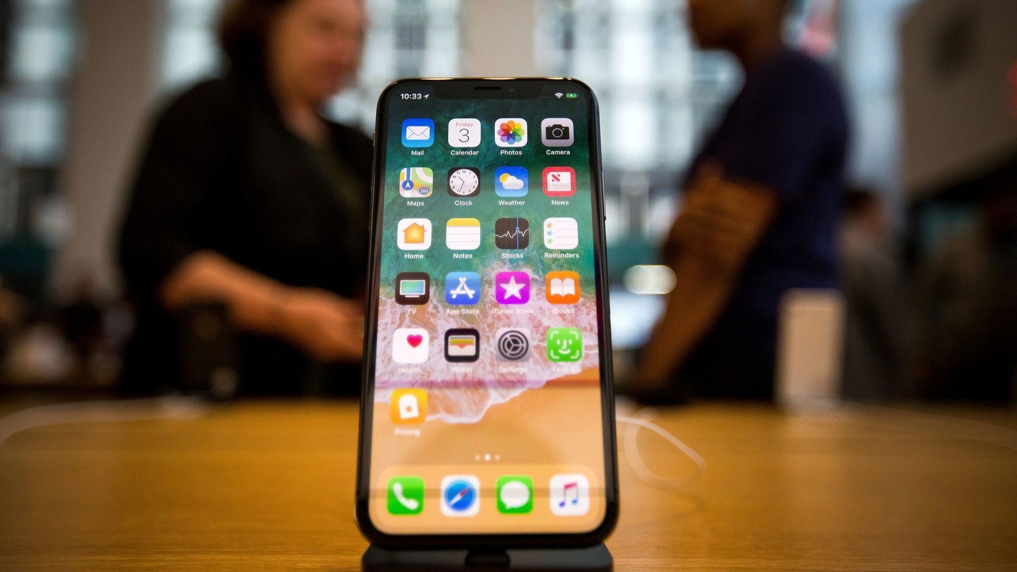 Smartphone-urile Apple şi Samsung au dominat v&acirc;nzările &icirc;n 2019