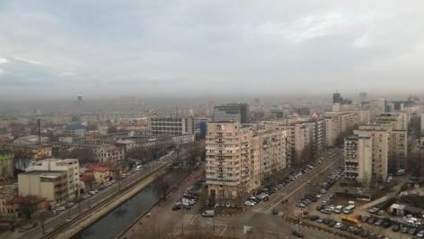 Poluarea din București a atins un nivel record. Oamenii sunt revoltați: ”Se simte miros de fum!” Autorițățile, în ședință de urgență