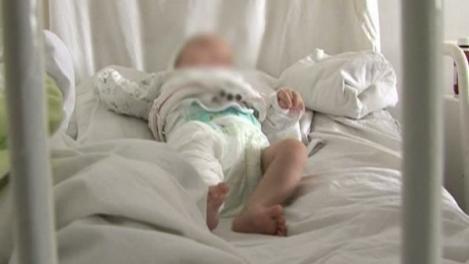 Alertă la Târgu-Jiu. Bebeluș de opt luni, suspect de coronavirus. Fetița a fost pusă în izolare: „Are febră și tuse”