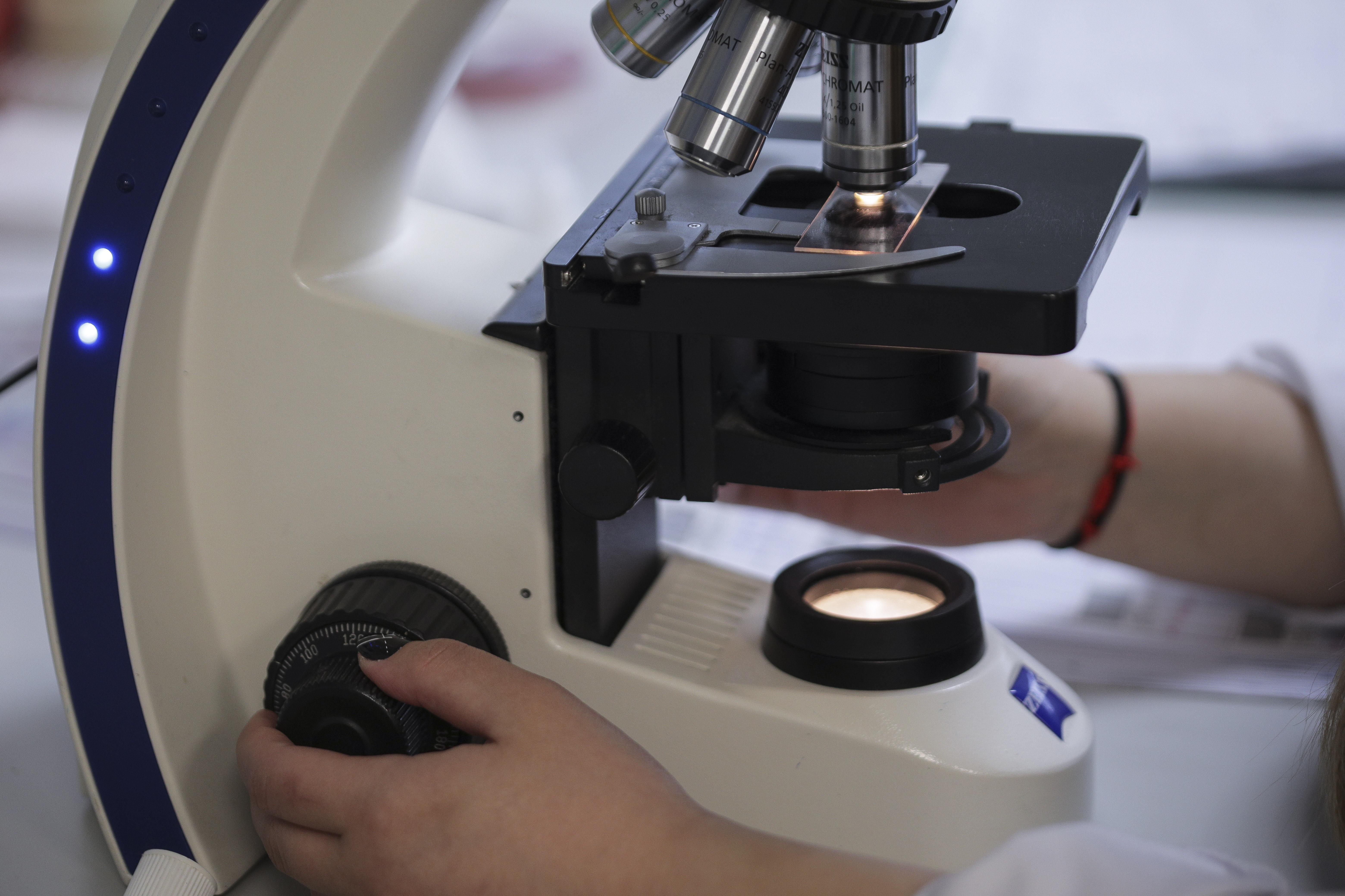 C&acirc;t de repede poți afla că ești pozitiv? Rom&acirc;nia va avea un aparat de testare rapidă a persoanelor suspecte de coronavirus