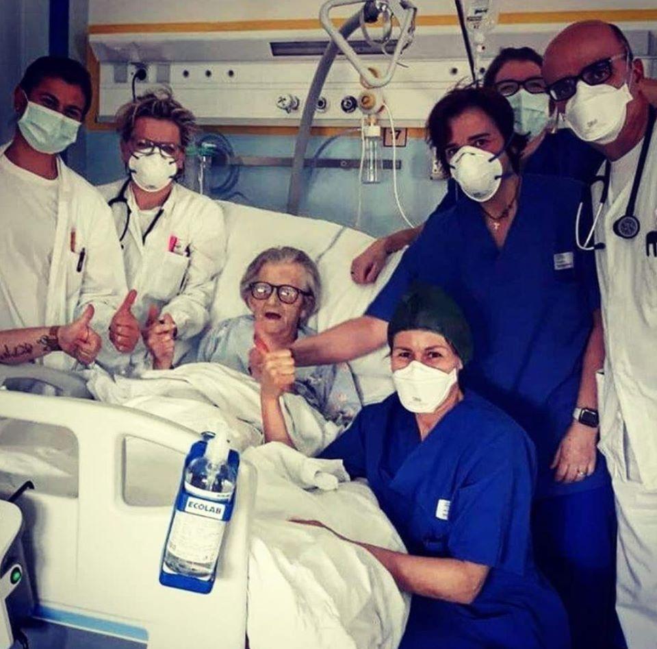 Are 95 de ani și s-a vindecat de Covid. Virusul se "uită" la imunitate, nu la v&acirc;rstă! "Da, sunt bine. Mă trimit acasă"