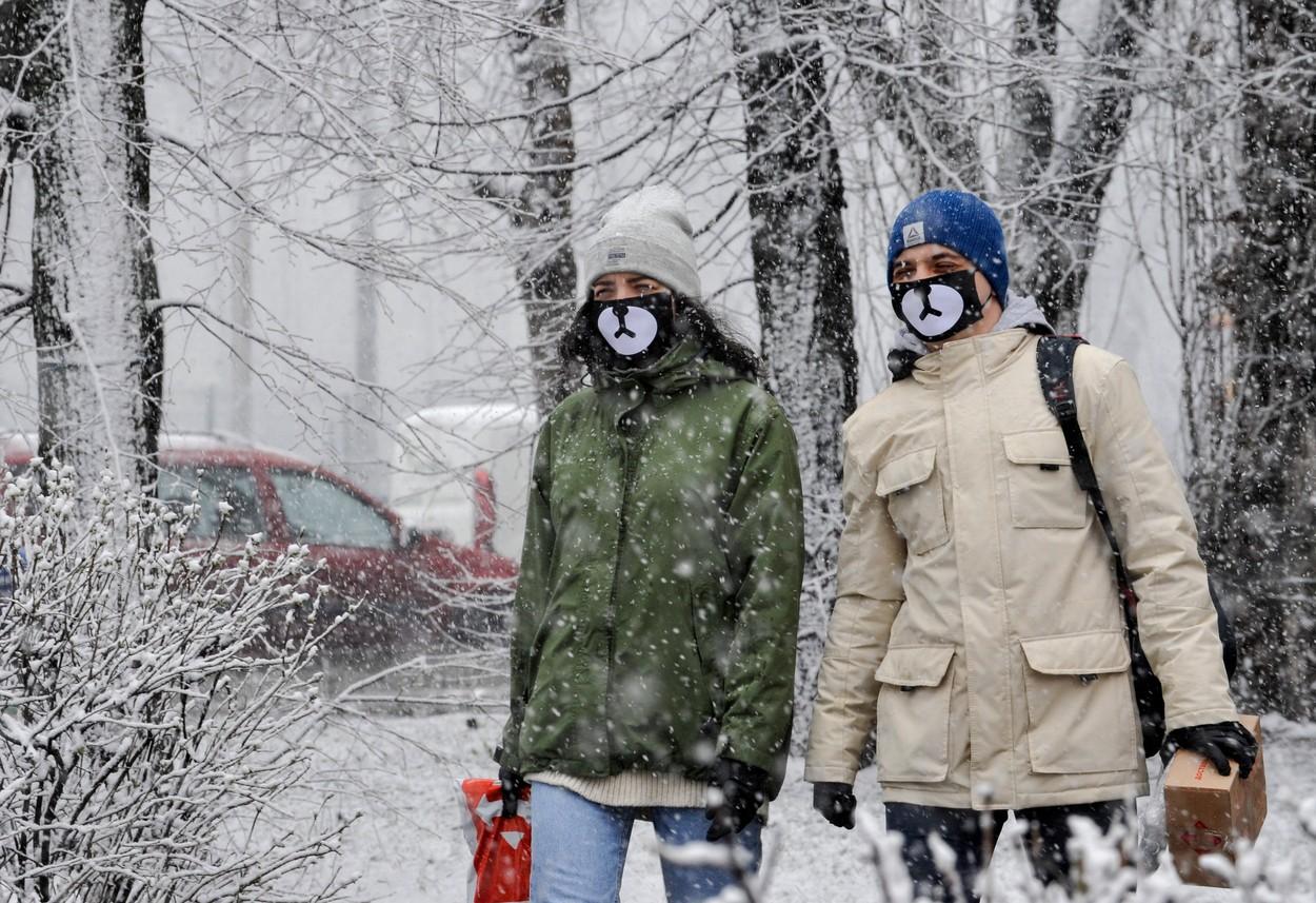 Ninge &icirc;n Rom&acirc;nia! Cod portocaliu și Cod galben de ninsori și viscol! P&acirc;nă c&acirc;nd va dura episodul neobișnuit de iarnă