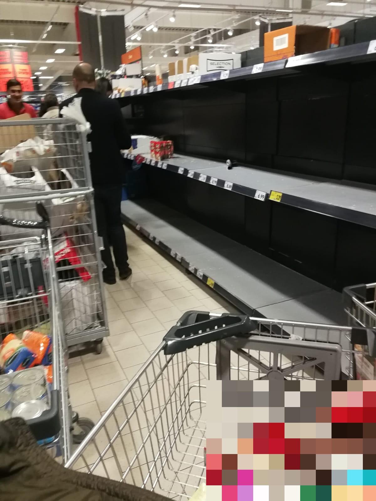 Rom&acirc;nii s-au pregătit de coronavirus ca de Crăciun. Care au fost produsele pe care le-au cumpărat de la apariția primului caz&nbsp;