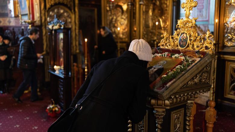 Patriarhia Rom&acirc;nă, reacție dură după ce mii de rom&acirc;ni au mers la biserici duminică dimineață. Ce li se cere credincioșilor