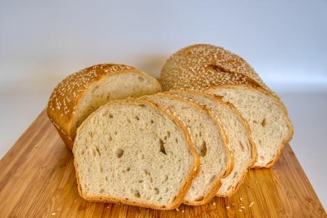 Cum se prepară pâinea cu maia naturală? Tehnici și sfaturi de la bucătari renumiți.