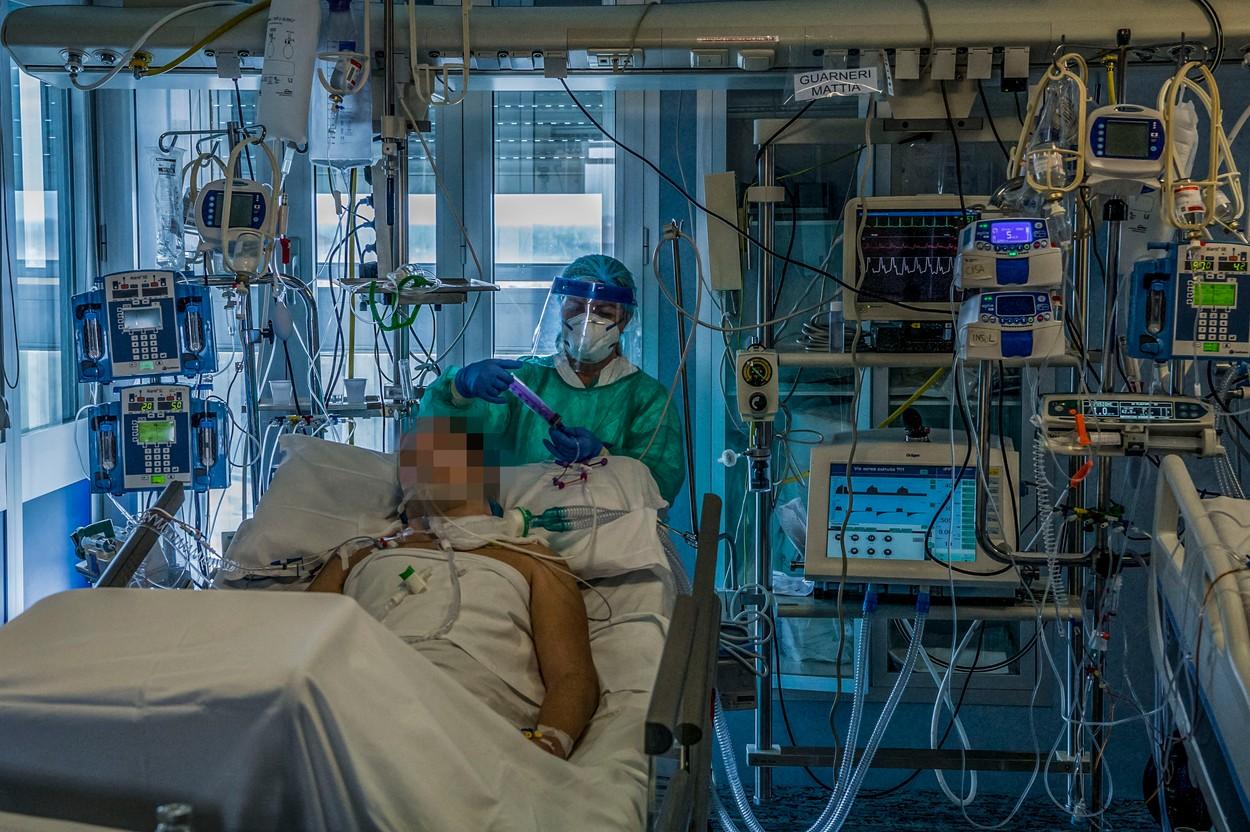 Cum au murit primii șapte rom&acirc;ni ale căror decese au fost cauzate de noul coronavirus! Au fost testați cu &icirc;nt&acirc;rziere pentru COVID-19!