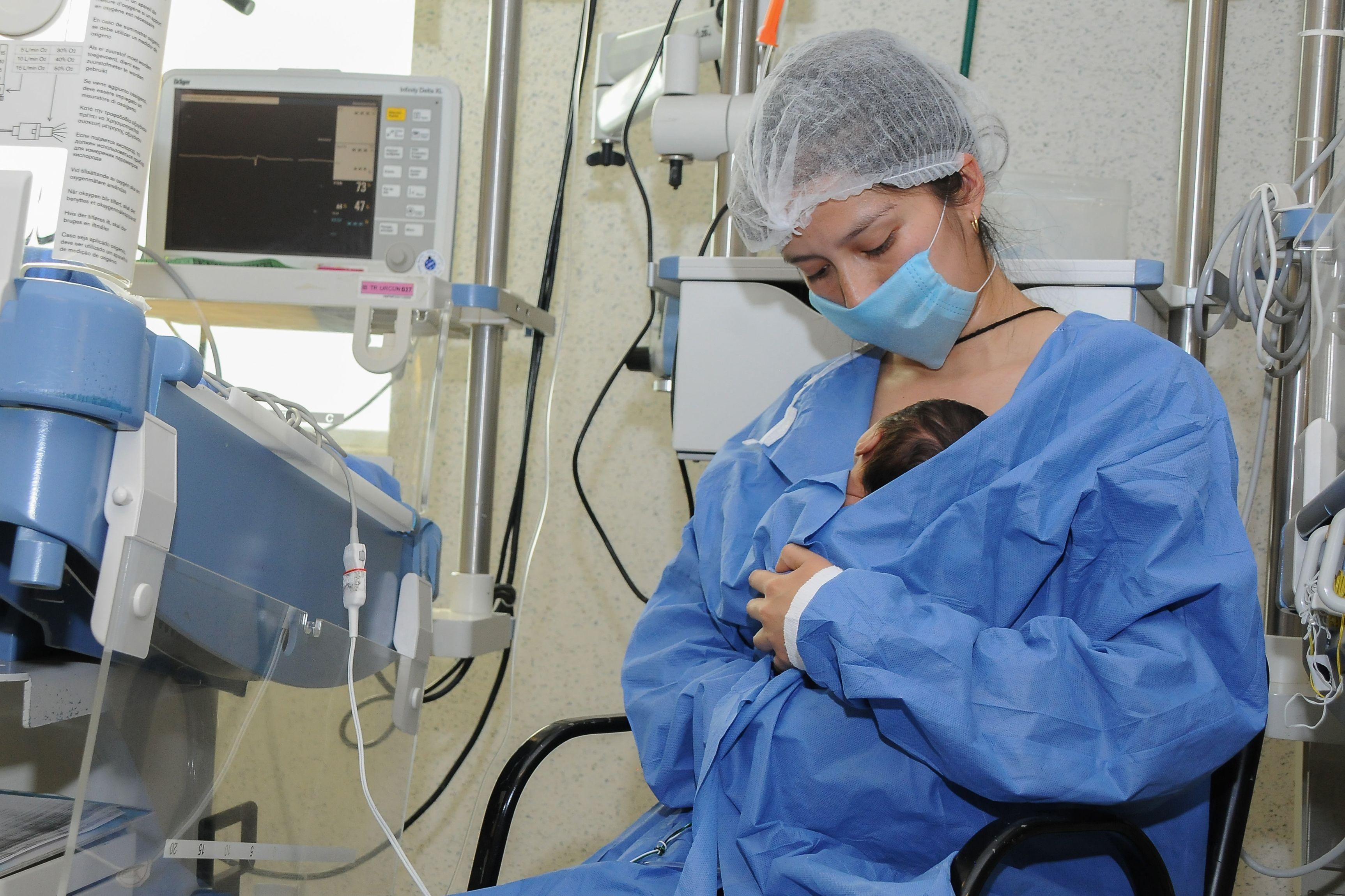 Alertă &icirc;n București! Mamă diagnosticată cu coronavirus imediat după ce a născut. Femeia a mințit &icirc;n declarația pe propria răspundere