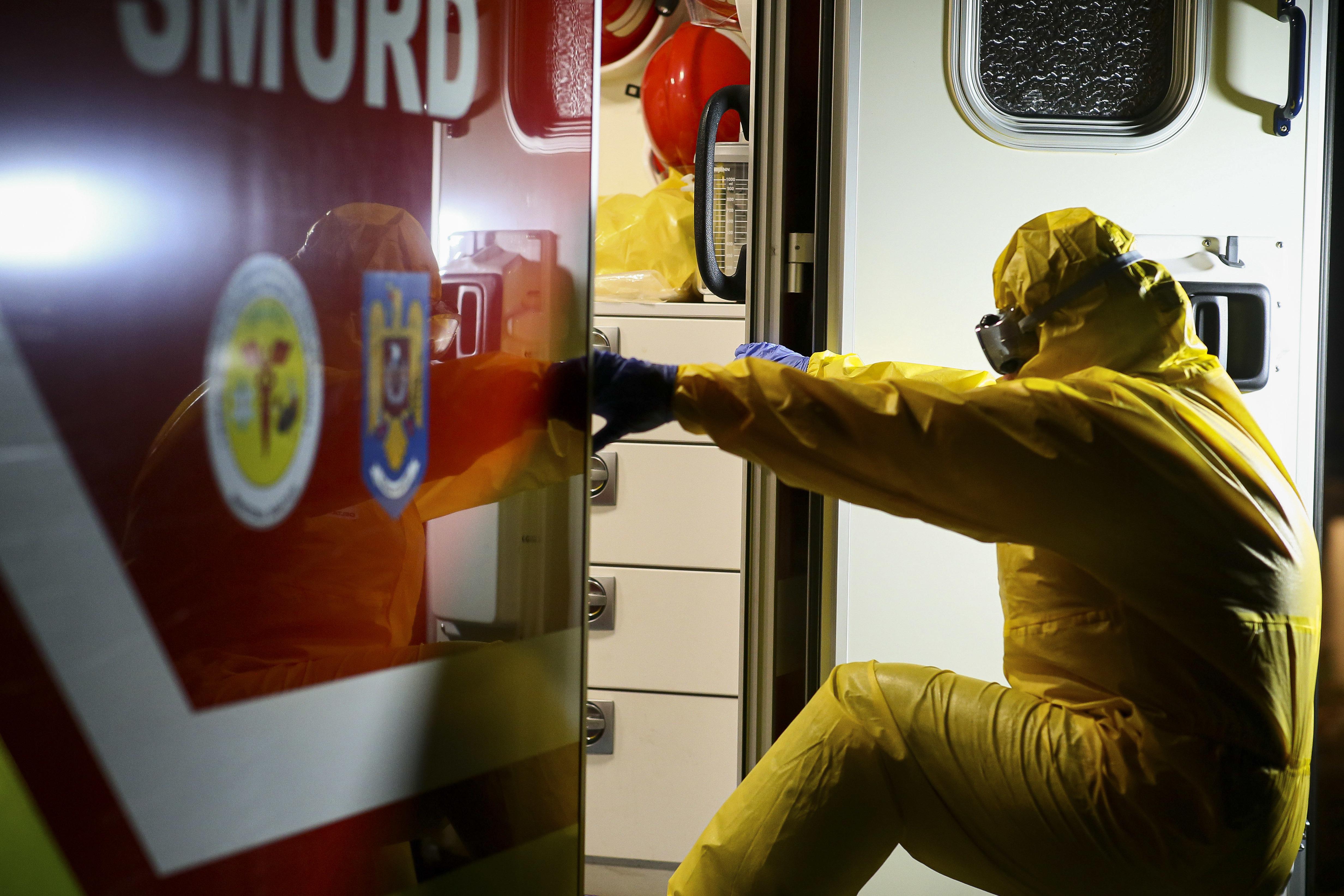 16 cadre medicale de la Spitalul din Iaşi au intrat &icirc;n izolare, după ce un pacient adus de la Suceava a fost confirmat cu coronavirus