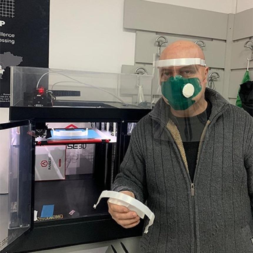 Echipamente de protecţie sanitară realizate cu ajutorul imprimantelor 3D la Universitatea Dunărea de Jos din Galaţi