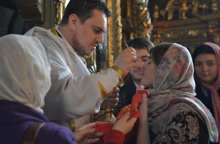 Un medic de la Spitalul Polizu critică oamenii care refuză &icirc;mpărtășania din cauza COVID-19: &rdquo;Sunteţi răspunzători de nenorocirea noastră&rdquo;