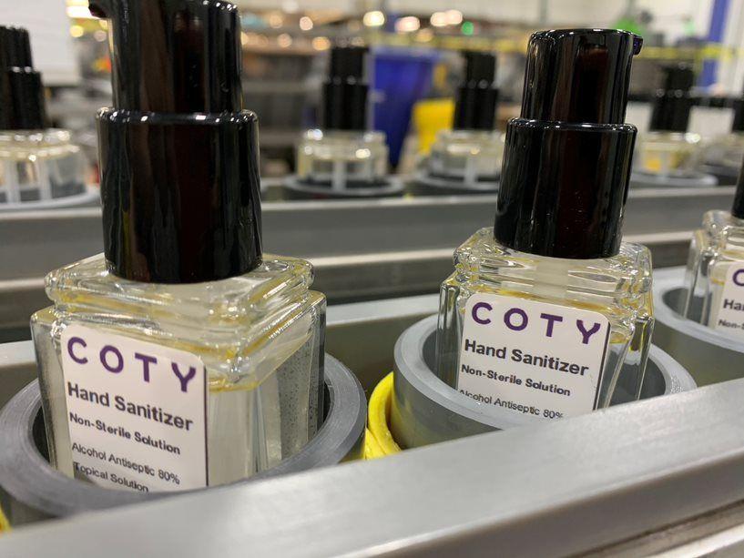 Producătorul de cosmetice Coty a început producţia de soluţii hidro-alcoolice dezinfectante pentru mâini pentru combaterea virusului Covid-19