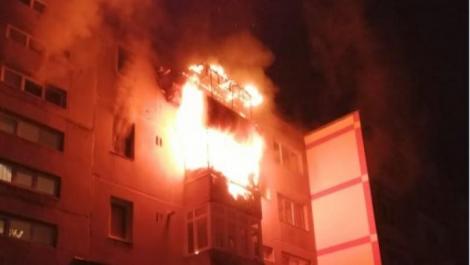 Incendiu: Un bloc din Constanța a izbucnit în flăcări din cauza unui apartament