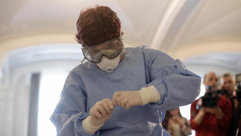 Oamenii continuă să nu ia &icirc;n serios coronavirusul. Un bărbat din Ploiești, recent &icirc;ntors din Germania, a mințit medicii spun&acirc;nd că nu a fost plecat din țară