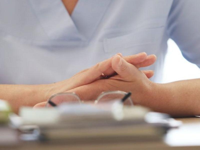 Asistente de la Spitalul Județean din Suceava, acuzate că au sustras dezinfectanți și mănuși! Prefectul a sesizat Poliția de urgență