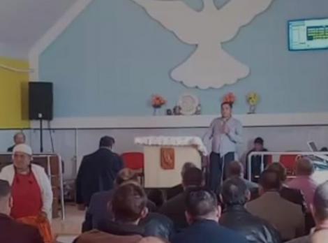 Zeci de oameni, filmați la o slujbă religioasă în Galați. Polițiștii s-au autosesizat după ce imaginile au ajuns pe Facebook
