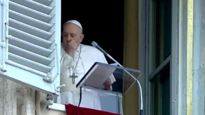 Papa Francisc, prima apariție după anularea unor activități publice. A tușit de c&acirc;teva ori. "Nu există dovezi care să conducă la un alt diagnostic" Video