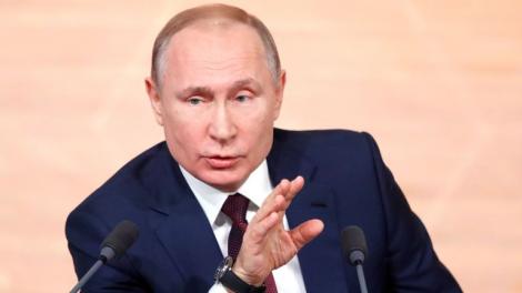 Vladimir Putin vrea să interzică prin Constituție căsătoriile homosexuale, dar și să-l menționeze pe Dumnezeu