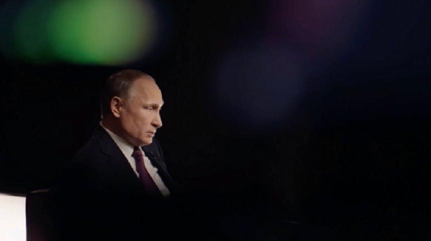 Putin propune menţionarea lui Dumnezeu &icirc;n Constituţie, interzicerea căsătoriei &icirc;ntre persoane de acelaşi sex şi interzicerea cedării unor porţiuni din teritoriul rus unor state străine viz&acirc;nd Crimeea şi Kurile