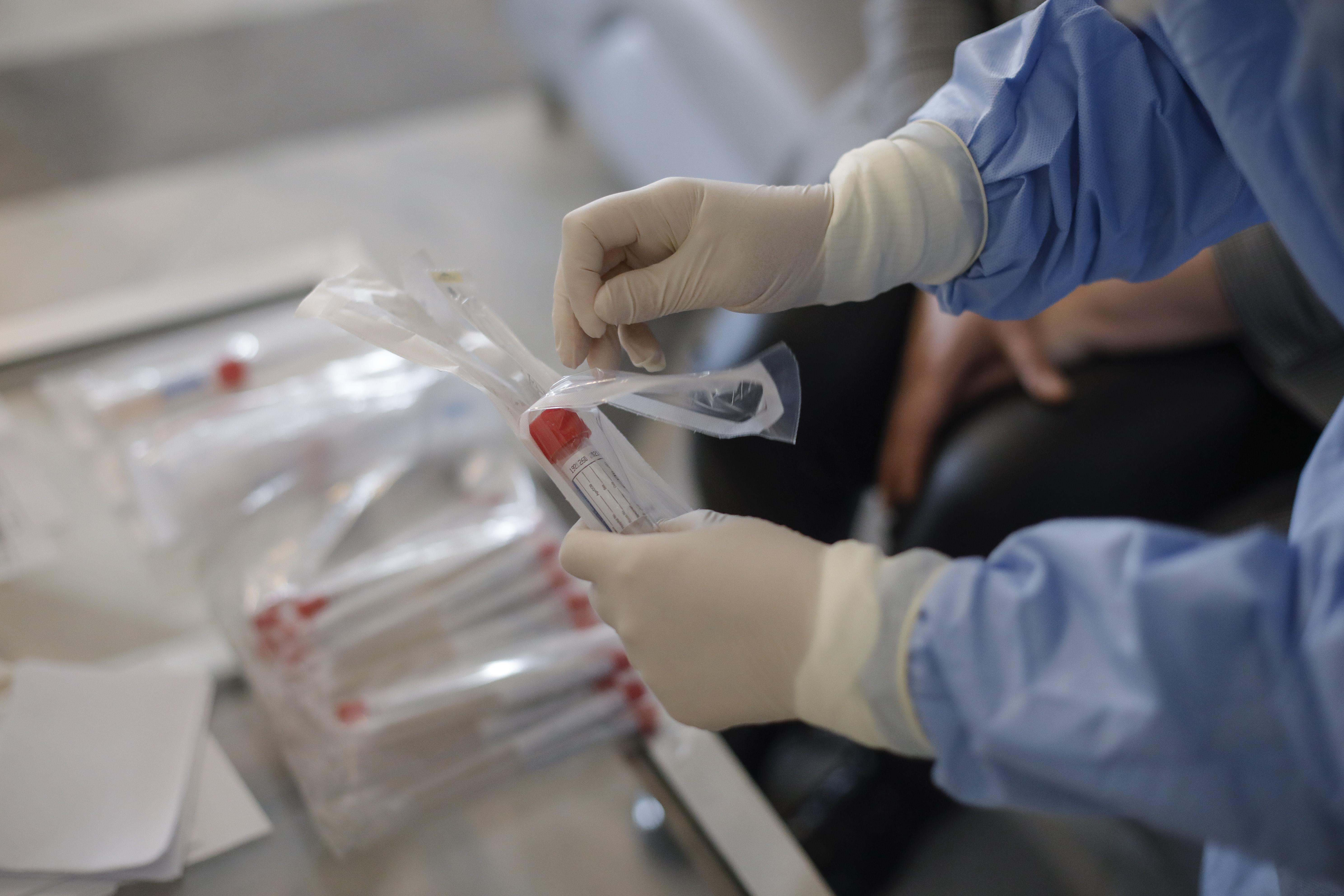 Managerul Spitalului Focşani şi mai multe cadre medicale s-au izolat la locul de muncă, după ce au intrat &icirc;n contact cu alți medici infectați cu Covid19