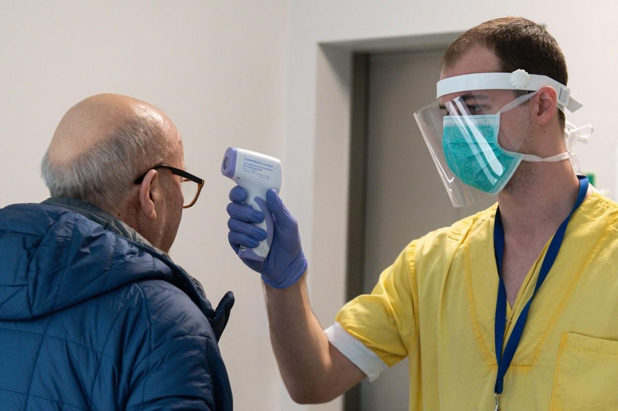 &bdquo;Bunicul meu aproape a &icirc;nvins coronavirusul, la peste 80 de ani, dar este lăsat să moară de foame &icirc;n spital&rdquo;. Acuzații grave &icirc;n Suceava!