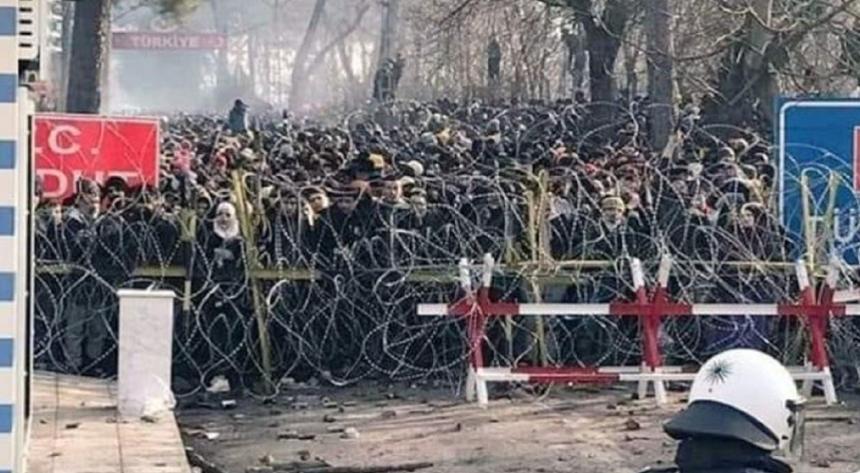 Ciocniri &icirc;ntre migranţi şi forţele de ordine la frontiera turco-greacă