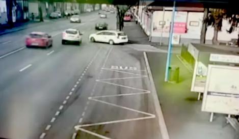 Imagini cu puternic impact emoțional! O cameră de supraveghere a surprins momentul accidentului mortal din Brașov. Video