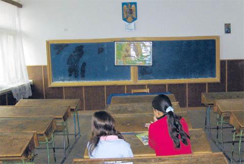 Elevă din Botoșani &icirc;ntoarsă din Italia, dintr-o zonă fără risc de coronavirus, s-a trezit singură &icirc;n școală. Colegii au absentat, de teamă să nu infecteze