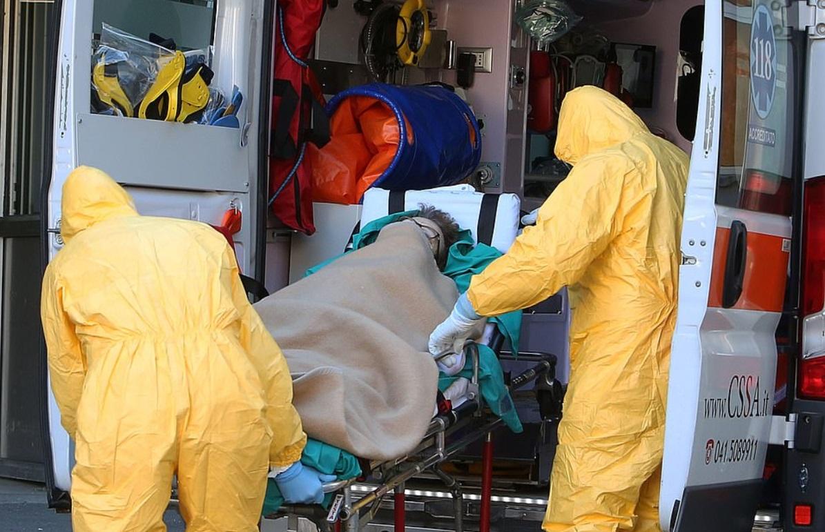 Rom&acirc;ncă diagnosticată cu coronavirus! Femeia a sunat la Ambulanță, dar medicul a venit după c&acirc;teva zile