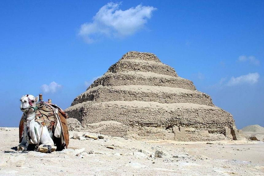 Piramida faraonului Djoser din Saqqara, considerată cea mai veche &icirc;ncă vizibilă din Egipt, a fost redeschisă publicului