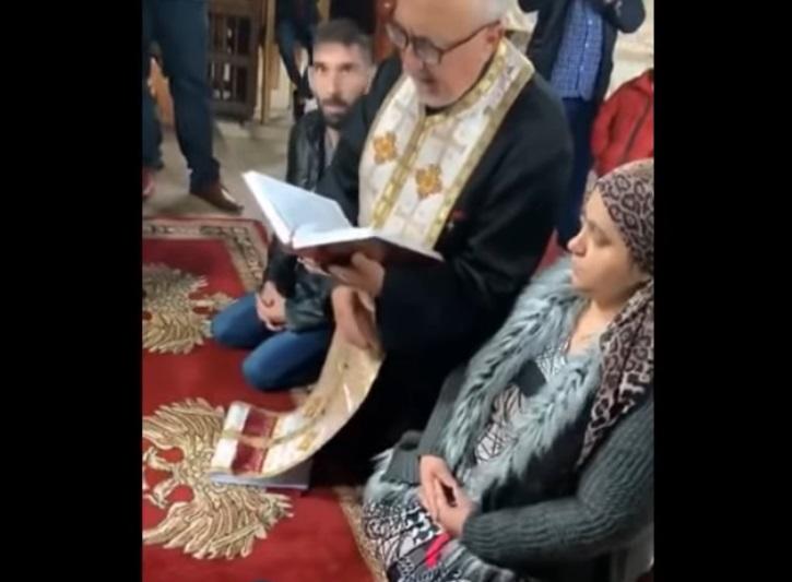 Preot din Rom&acirc;nia, filmat c&acirc;nd trimite blesteme, la cerere! &bdquo;Praful și răul să vină peste el, casa și munca lui&rdquo; | VIDEO