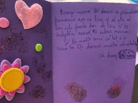 Ți se rupe sufletul! Scrisori de 8 Martie, de la copiii cu mame plecate în străinătate:  "Te iubesc, mamă! Şi la mulţi ani!"