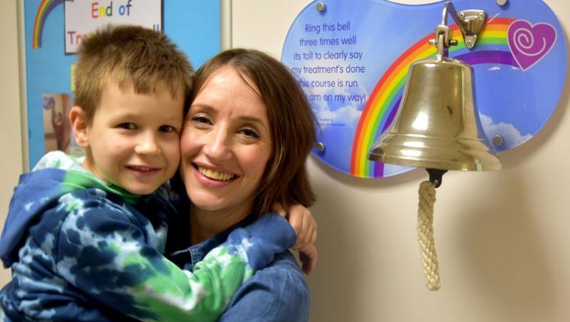 Mamă și fiul ei, diagnosticați cu cancer