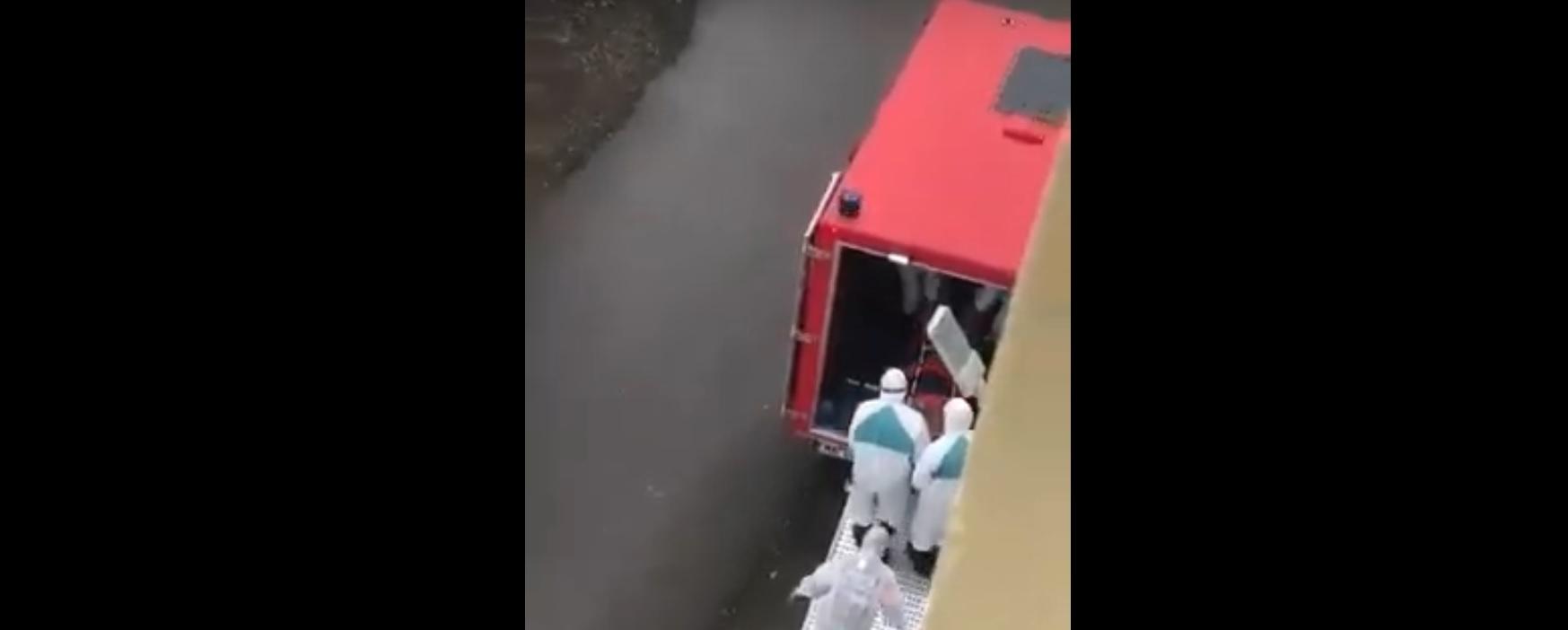 Alertă la Ploiești. Un student &icirc;ntors azi-noapte din Italia, transportat de urgență la spital după ce s-a confruntat cu febră&nbsp;