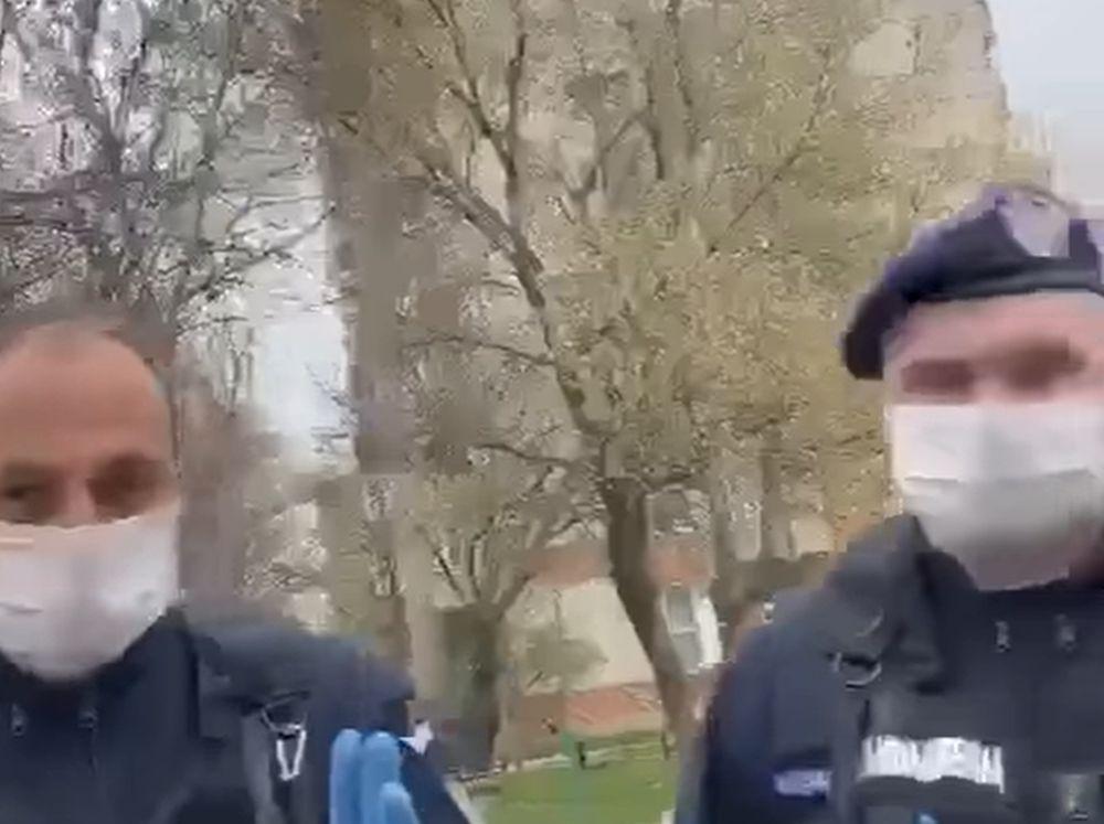 Un angajator, scandal uriaș cu polițiștii după ce i-au oprit un muncitor: &bdquo;Lasați oamenii să muncească. Nu vă e rușine ce faceți cu poporul ăsta?&rdquo;&nbsp;