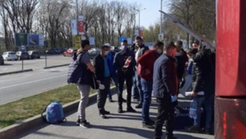 UPDATE: Zeci de români chemați la muncă în Germania, au aglomerat Aeroportul din Iași, riscând să se infecteze cu coronavirus