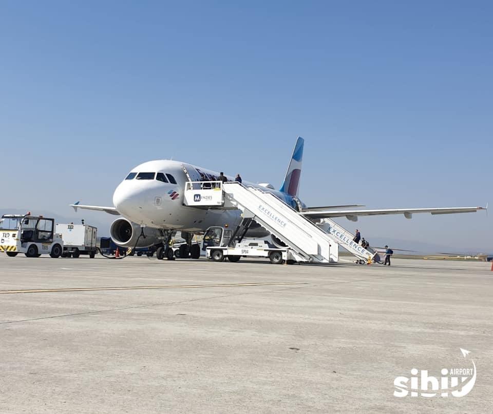 Două zboruri charter către Germania, programate de pe Aeroportul Sibiu/ Au fost organizate fluxuri separate cu marcarea distanţei recomandate de 1,5 &ndash; 2 metri