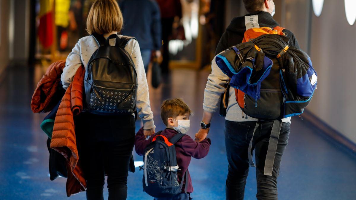 Ce se &icirc;nt&acirc;mplă cu stimulentul de inserție pentru părinții care vor să revină la serviciu, dar al căror angajator şi-a suspendat activitatea. Anunțul făcut de ministrul Muncii&nbsp;