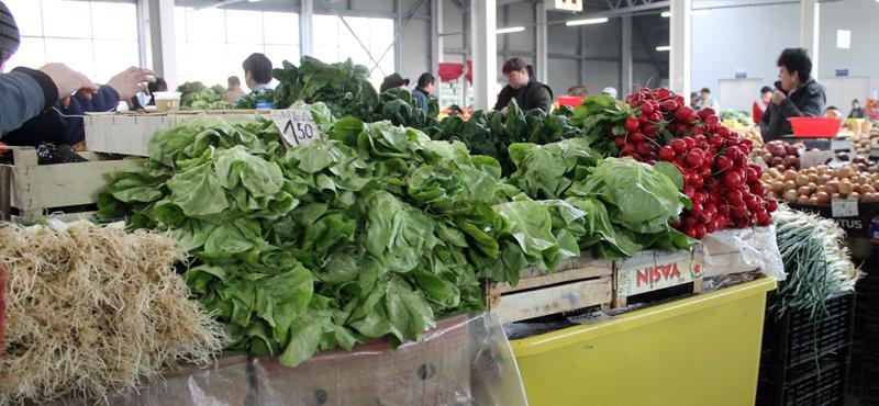 Robert Turcescu le cere primarilor să ducă producătorii de verdeţuri printre blocuri "Să meargă să v&acirc;ndă la colţul blocului"