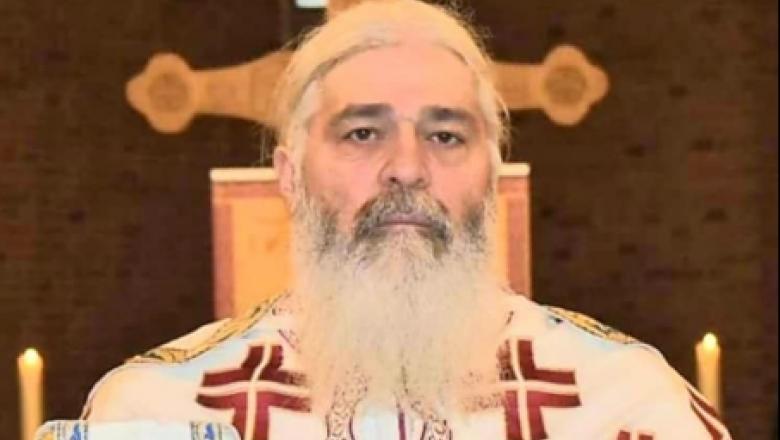 Un preot urmărit de jumătate de milion de oameni &icirc;ndeamnă poporul să vină la  &Icirc;nviere