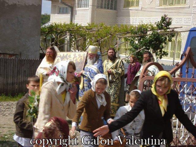 Preot şi dascăl din Iaşi, pozitivi cu coronavirus, umblau din casă-n casă